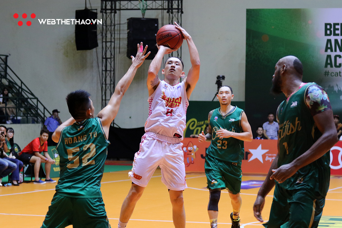 DeAngelo Hamilton tái xuất thăng hoa, Cantho Catfish thắng Saigon Heat theo kịch bản đau tim nhất có thể DeAngelo Hamilton tái xuất thăng hoa, Cantho Catfish thắng Saigon Heat theo kịch bản đau tim nhất có thể